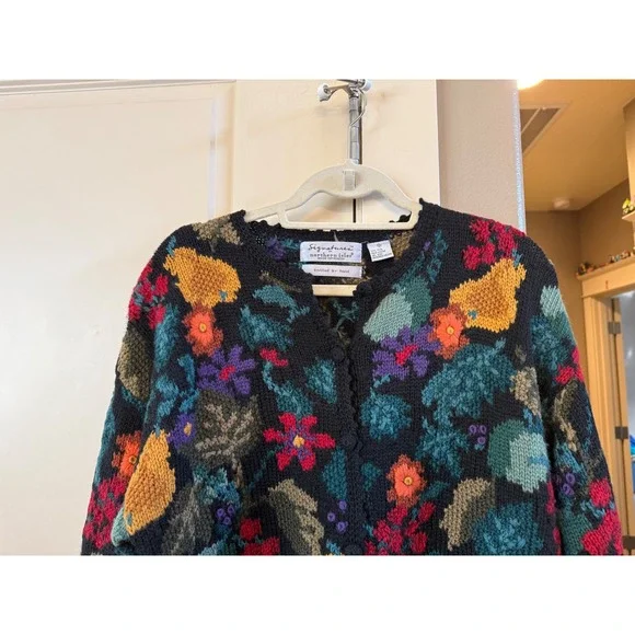 Vtg Signature by Northern Isles M Handknit 100% Wool Colorful Cardigan Sweater - Picture 2 of 11